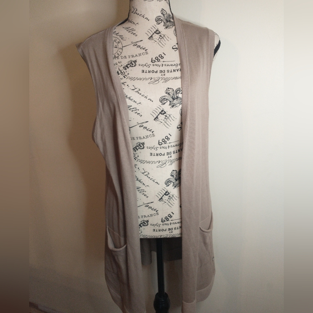FIG -Sleeveless Tan Open Front Vest Size Small